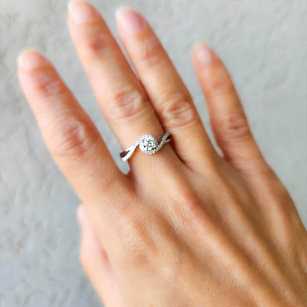 טבעת אירוסין טוויסט מיוחדת GINGER - DIAMOND HOUSE