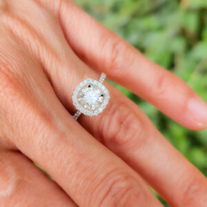 טבעת אירוסין 1.00 קראט עם הילה מרובעת JUSTICE ADR-00374-9