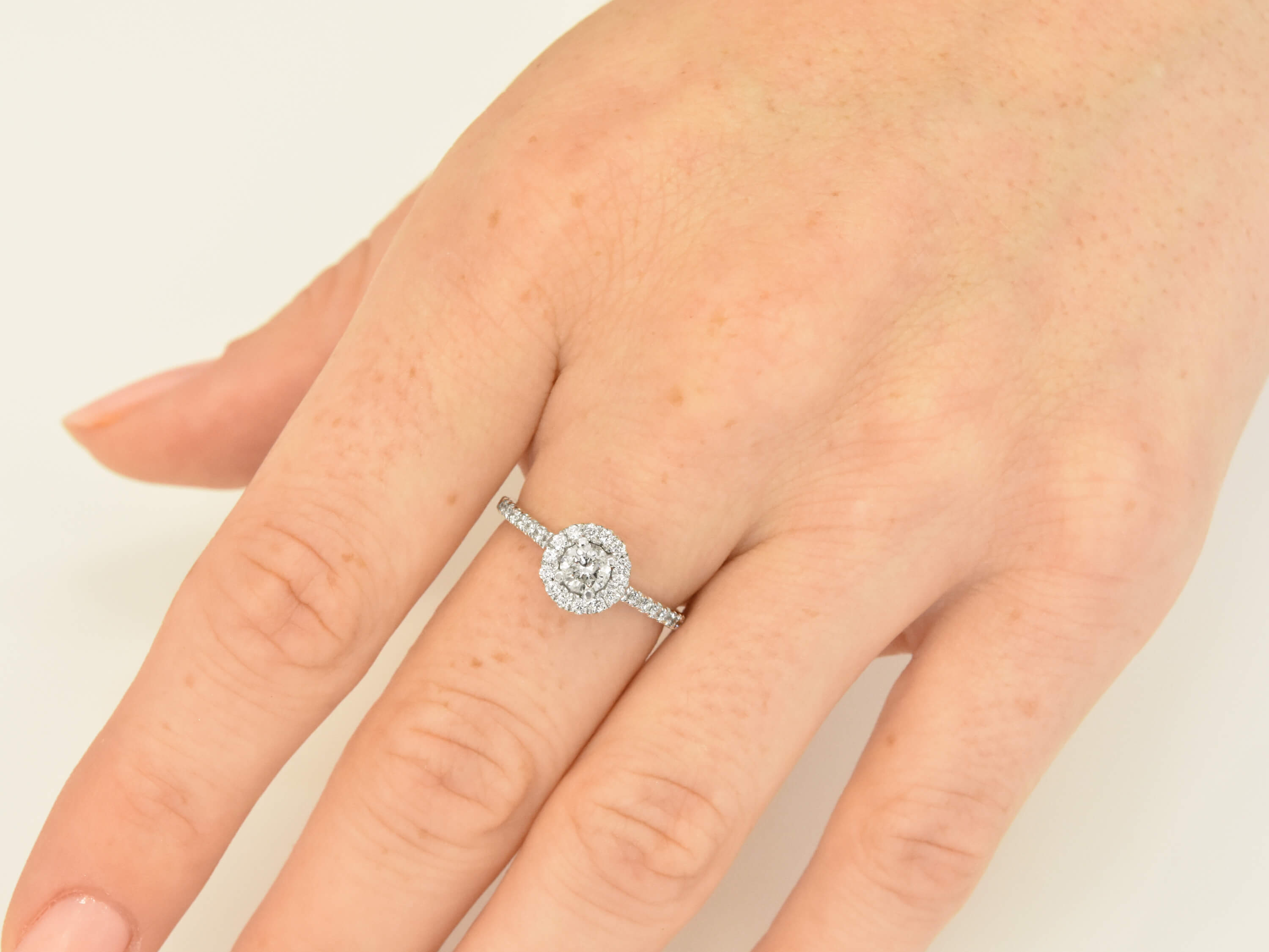 טבעת אירוסין הילה קלאסית ADR-00405-9