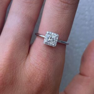 טבעת אירוסין פרינסס עם הילה ADR-00570-12