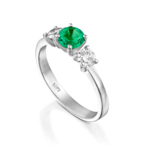 טבעת אירוסין שלוש אבנים אמרלד ויהלומים ADR-00368-2