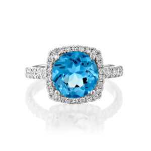טבעת בלו טופז ויהלומים גדולה ומלאת חיים BIBIANA