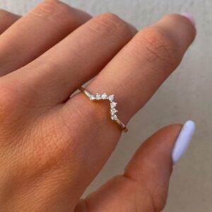 טבעת יהלומים וי אופנתית ועדינה ADR-00737-15