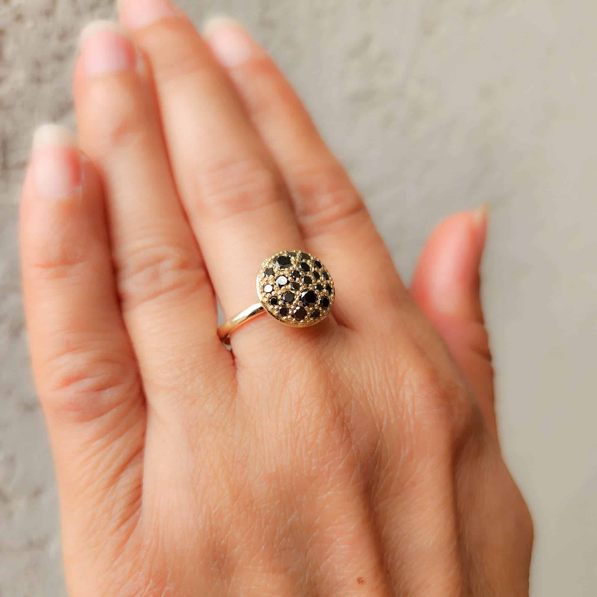 טבעת יהלומים שחורים אופנתית ומרשימה ADR-00802-9