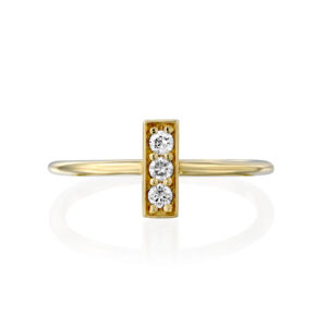 טבעת יהלומים עדינה שלושה יהלומים