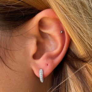 עגילי חישוק יהלומים שלוש שורות בסיבוב ADE-00404-3