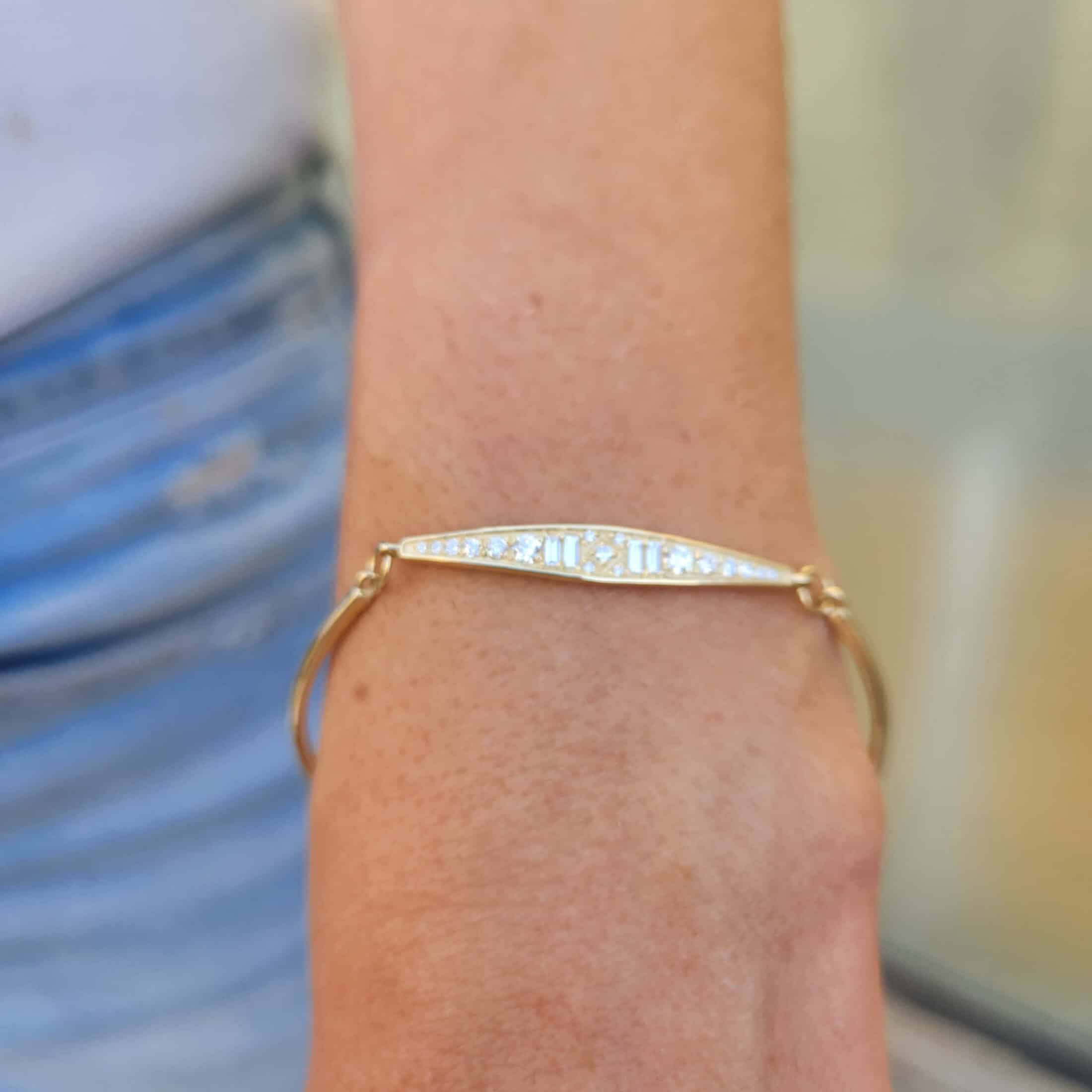 צמיד יהלומים קשיח מיוחד ADB-00295-9