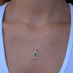 תליון חמסה משובץ יהלומים עם אמרלד במרכז ADP-00438-6