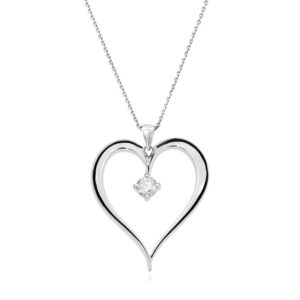 תליון לב עם יהלום במרכז